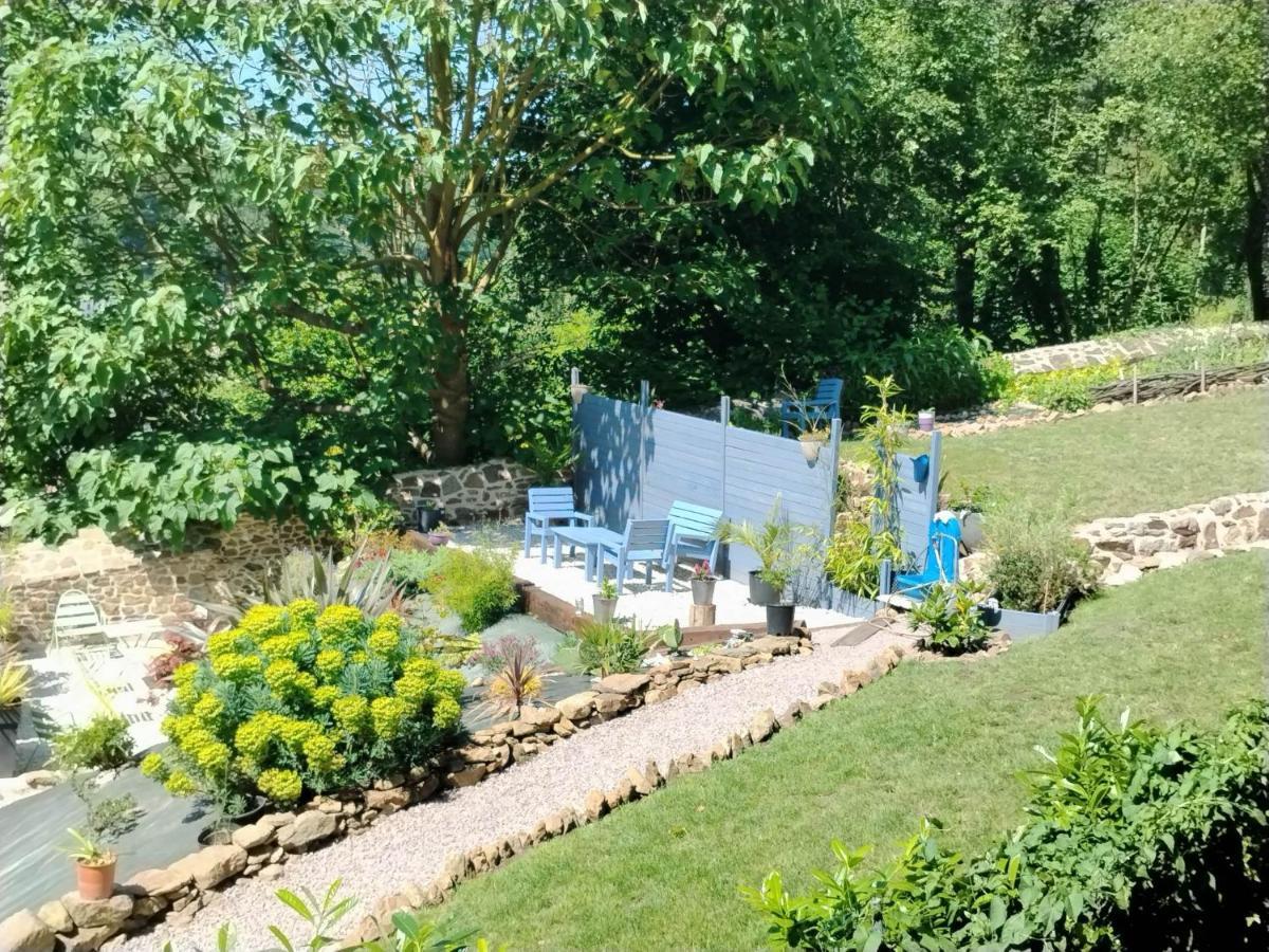 Chambre D'Hote Familiale De La Maison Bleue Lanvallay Exterior foto